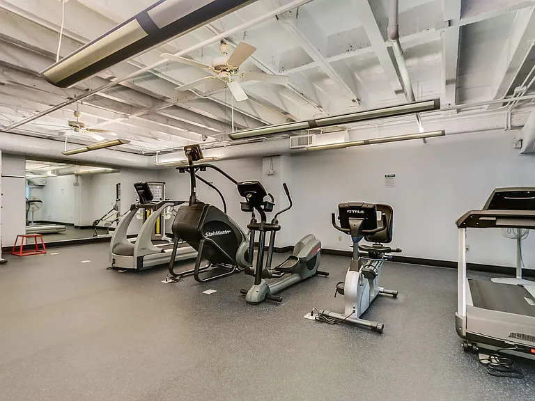 114 W Adams St #610 — Photo 38