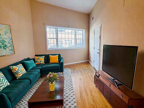 2nd image of 349 Summit Ave APT 1R