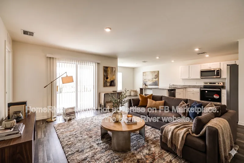 3 bed, 2.0 bath, 1477 sqft, $1,740 — Photo 2