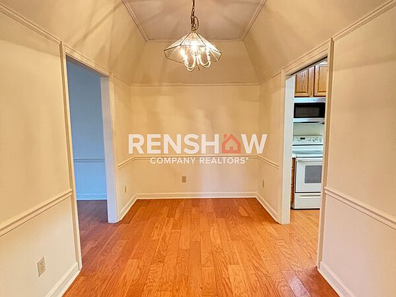 4th image of 575 Southern Pl