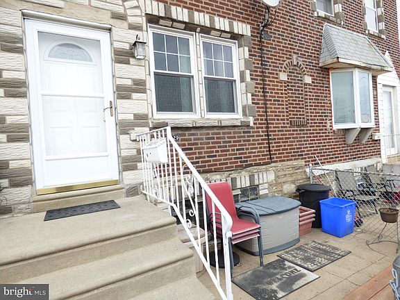 2nd image of 3029 Devereaux Ave