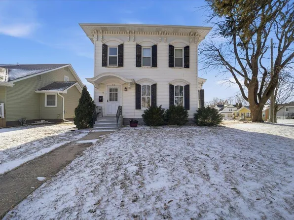 910 K Ave, Grundy Center, IA 50638