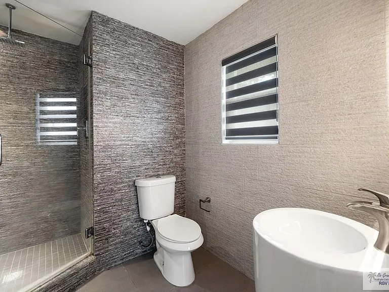 28 Red Bay Cir — Photo 13