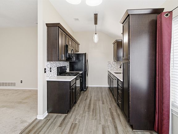 4th image of 814 Rawlins Dr