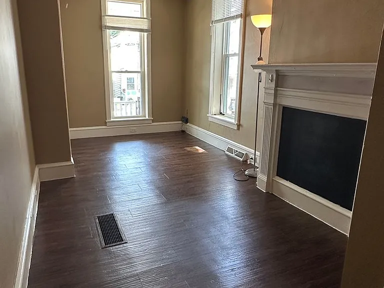 84 E Franklin St — Photo 5