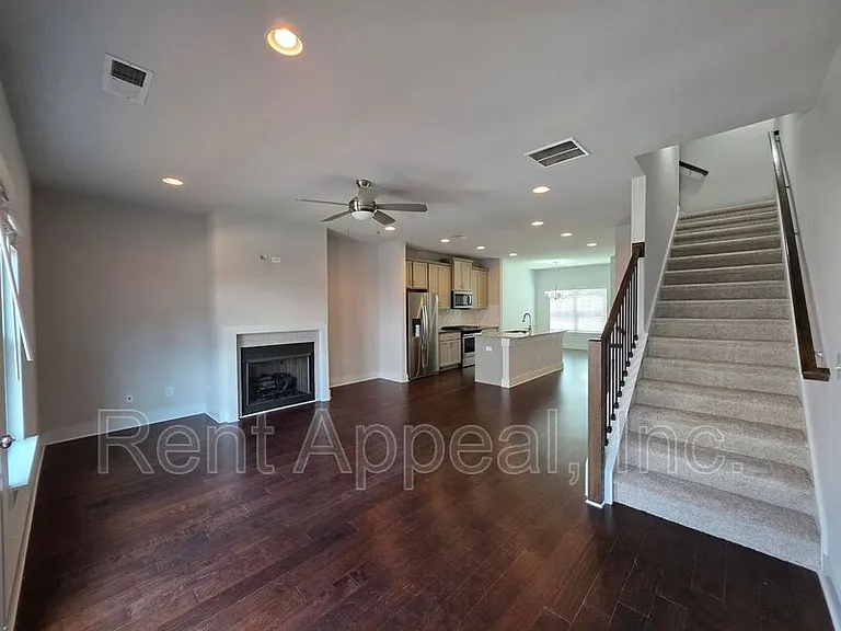 3779 Oxford Cir — Photo 6