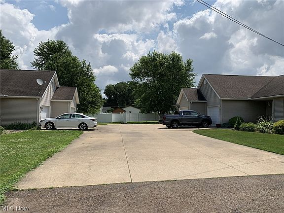 2nd image of 32 Stuart St