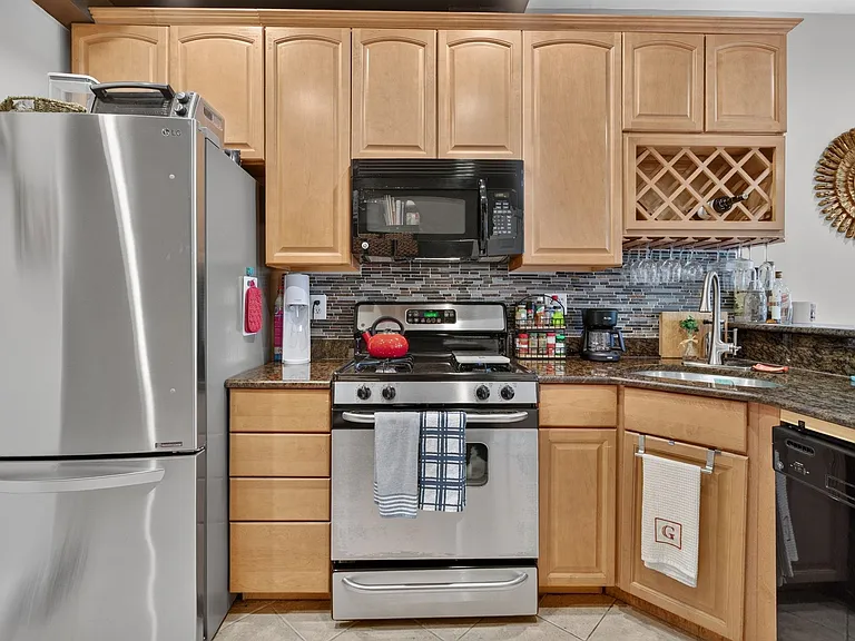 322 Madison St #5 — Photo 7