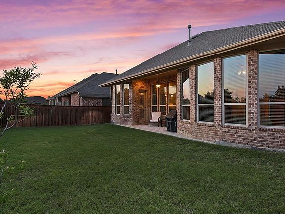 2nd image of 2847 Sherwood Dr
