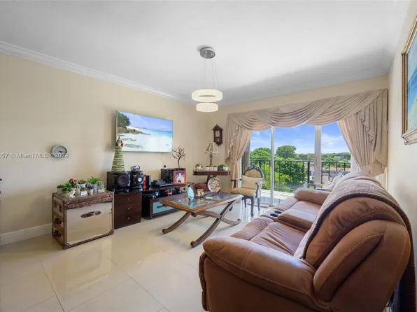 1900 W 68th St APT I401, Hialeah, FL 33014
