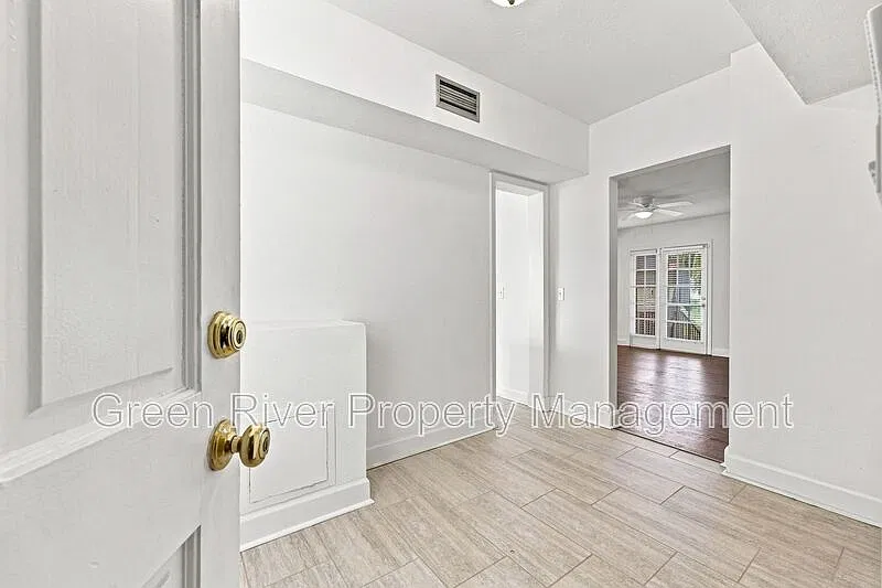 2 bed, 2.0 bath, 1292 sqft, $2,425 — Photo 4