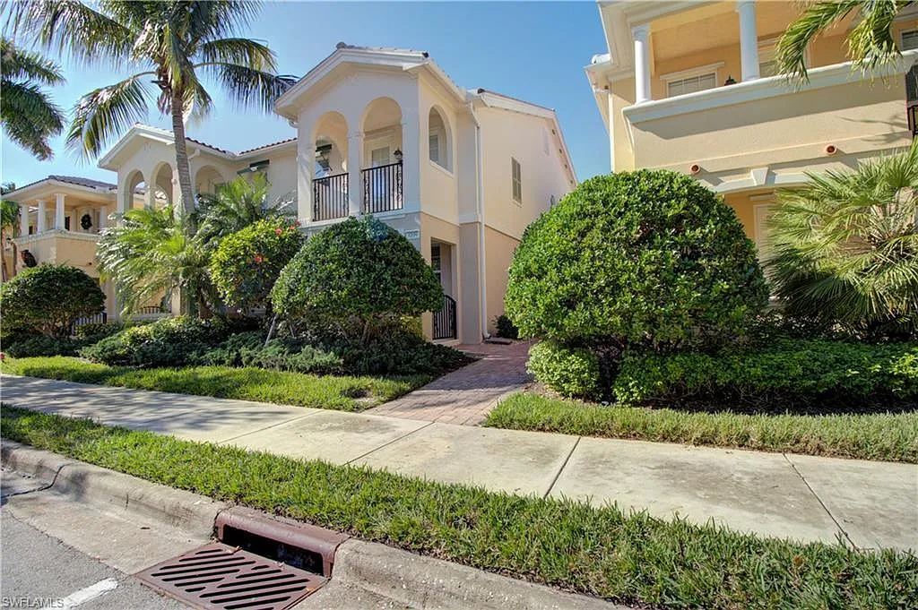 3 bed, 3.0 bath, 1860 sqft, $4,500 — Photo 1