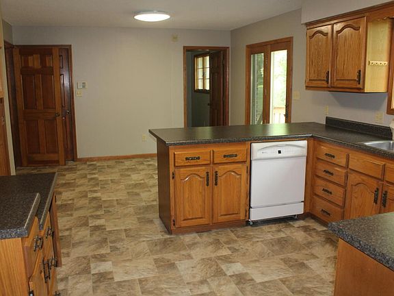 5th image of 914 Cari Ann Dr