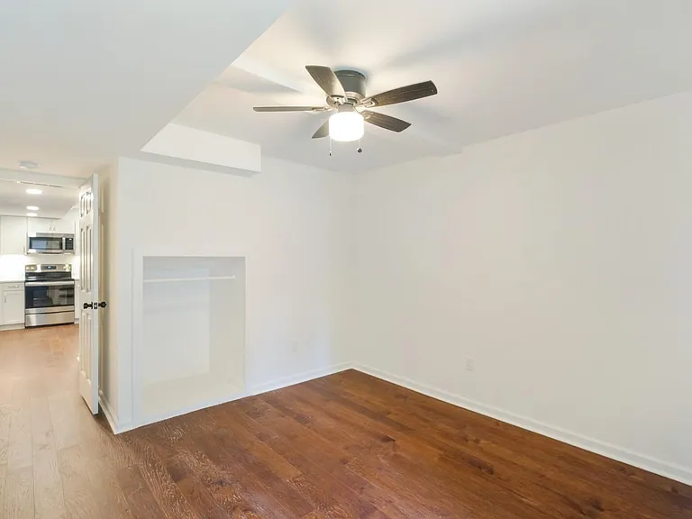 207 Township Dr #BOTTOM FLOOR — Photo 9