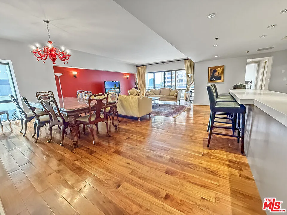 10445 Wilshire Blvd — Photo 2