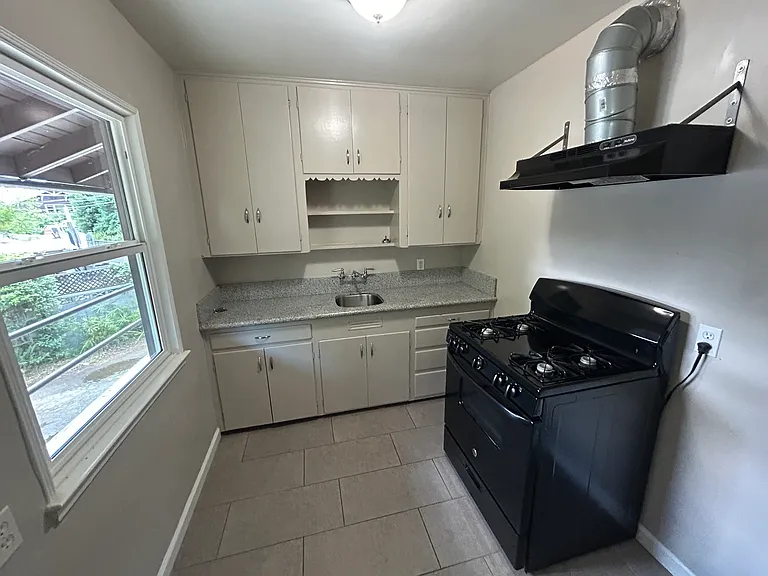 907 N Van Ness Ave #206 — Photo 3