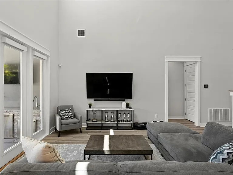 209 S Shore Crest Dr — Photo 22