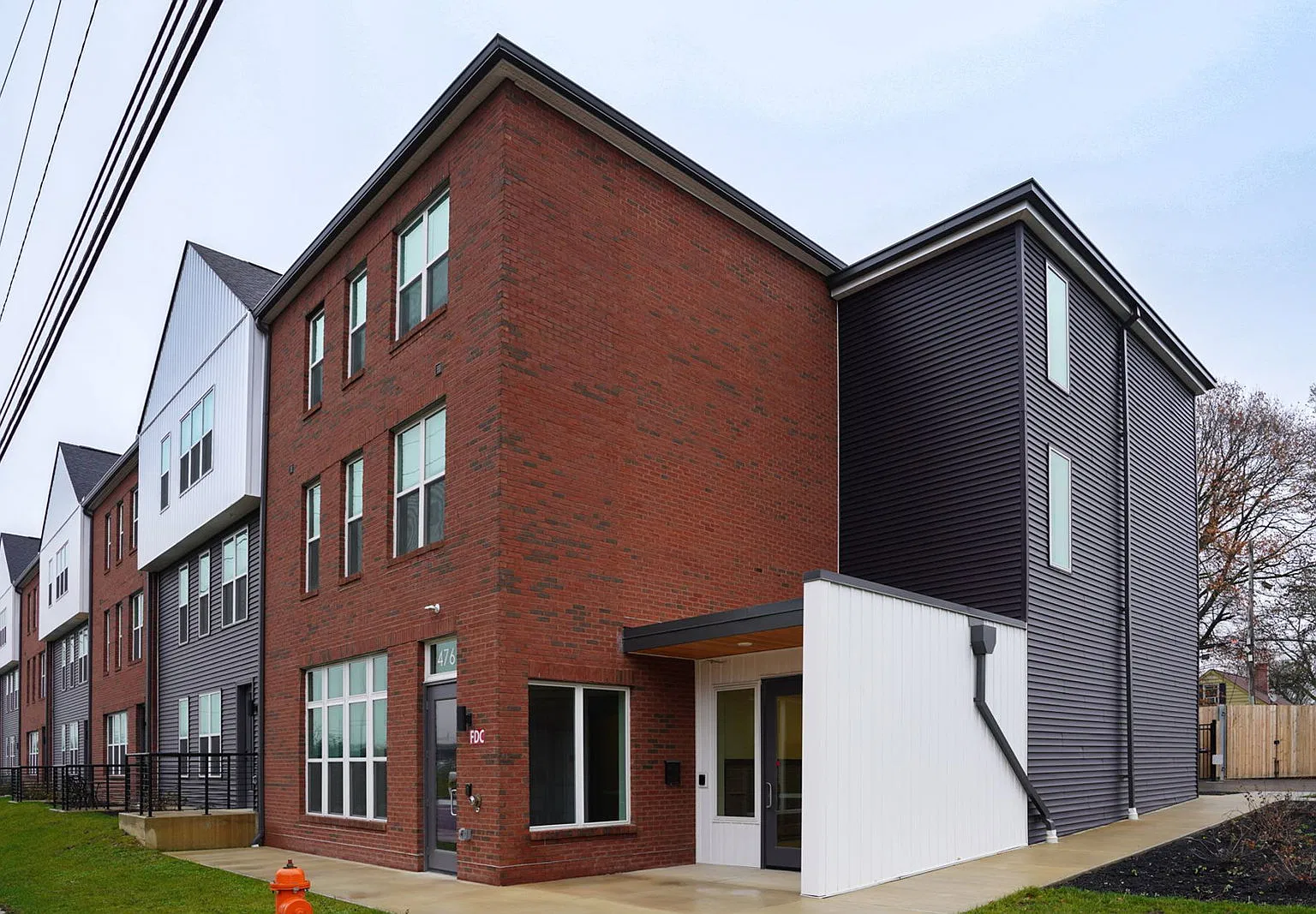 476 Taylor Apartments — Photo 2