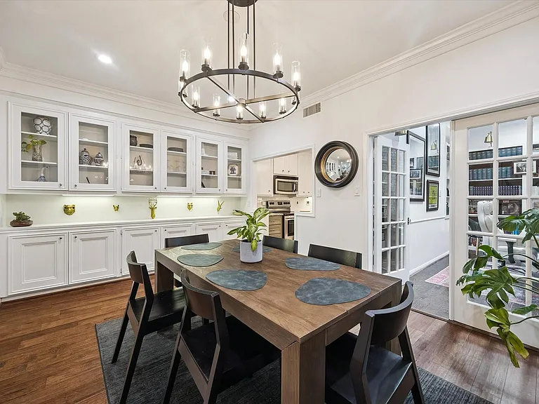 2220 Fulham Ct — Photo 6