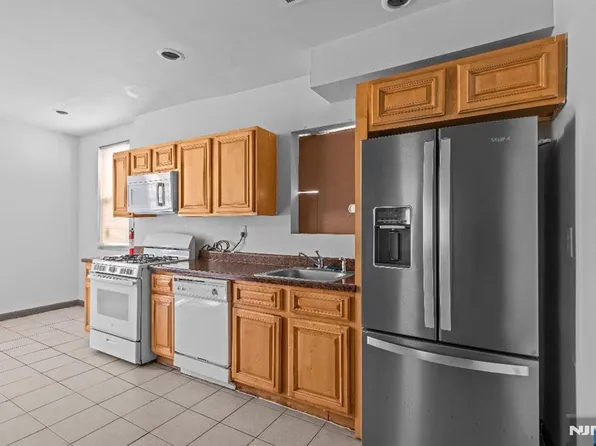 534 S 11th St, Newark, NJ 07103