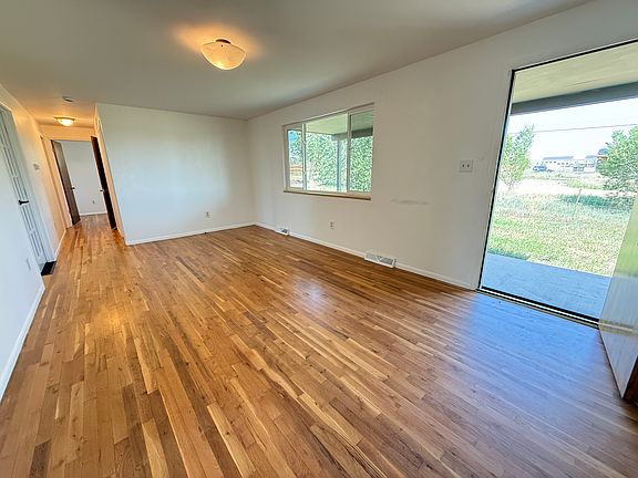 4th image of 2592 Yarmouth Ave