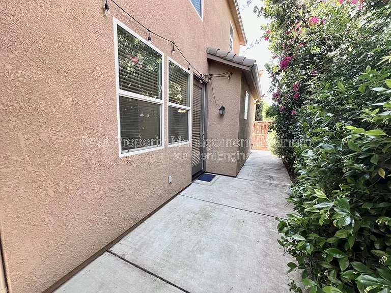 1484 Mosaic Way — Photo 15