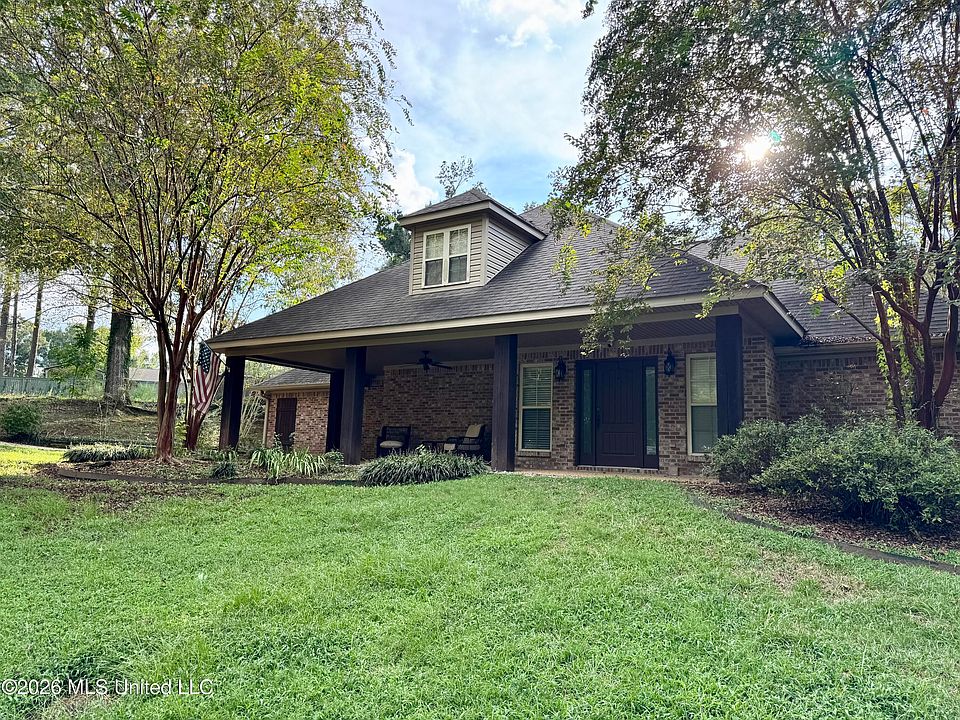 1st image of 105 Walnut Cir