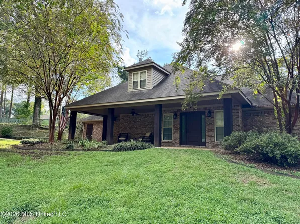 105 Walnut Cir, Vicksburg, MS 39180