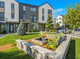 425 Bloom St #N, Highland Park, IL