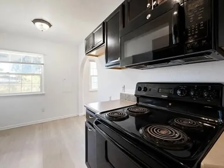 1244 W 1st Ave — Photo 6