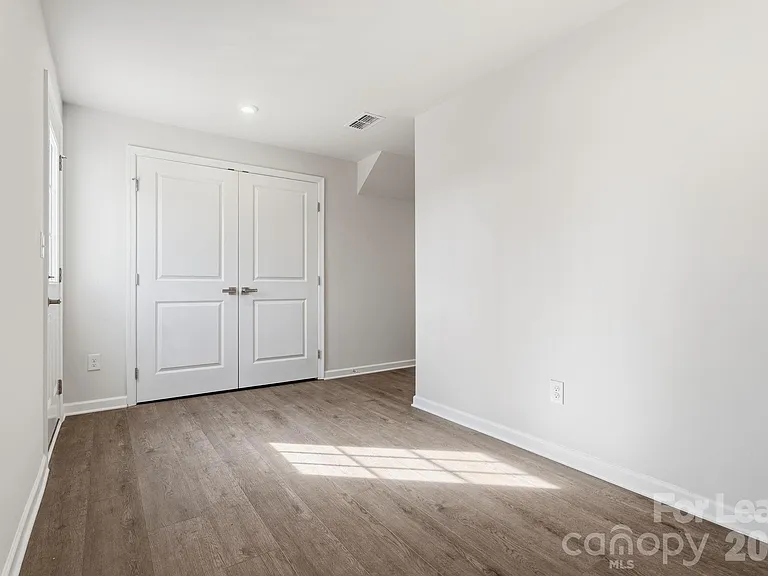 7024 Capstan Ter — Photo 5