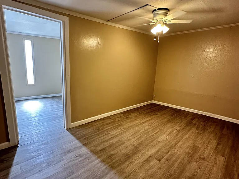 314 N Nueces #C — Photo 6