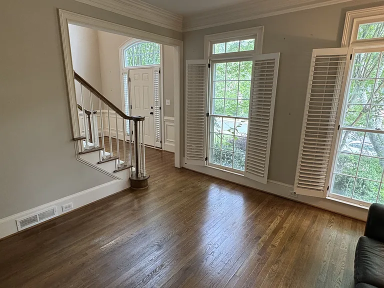 365 Fairleaf Ct — Photo 2