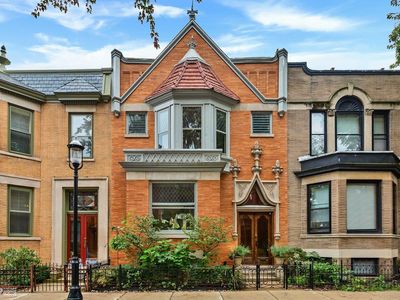 3839 N Alta Vista Ter, Chicago, IL, 60613