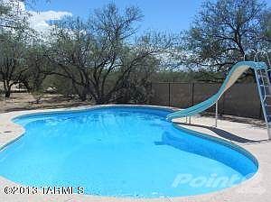 Huge yard with sparkling pool