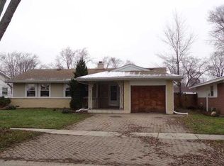 524 Shadywood Ln, Elk Grove Village, IL 60007