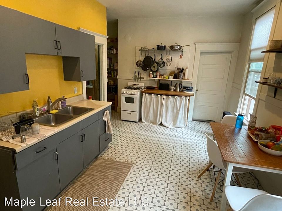 1st image of 1008 E Harrison St #15212523