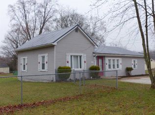 9940 E Greenwood St, Grovertown, IN 46531