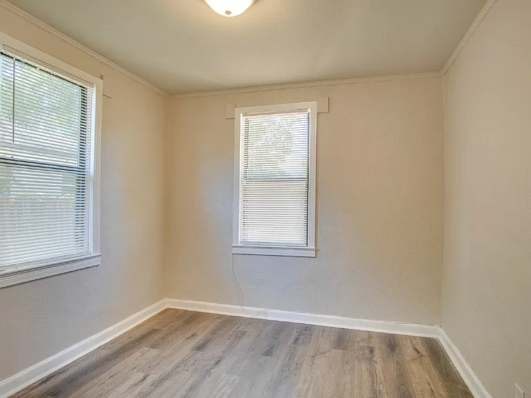 1016 W Maxwell St — Photo 12