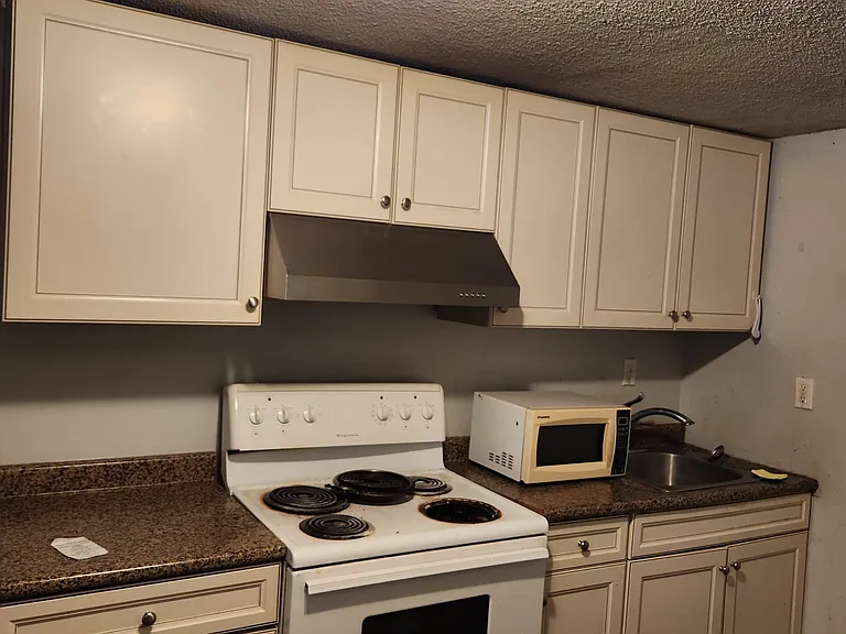 71 Helene Cres #BASEMENT — Photo 9