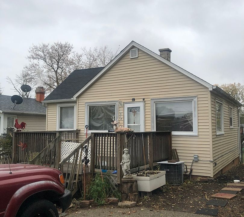 2nd image of 1528 N Park Dr