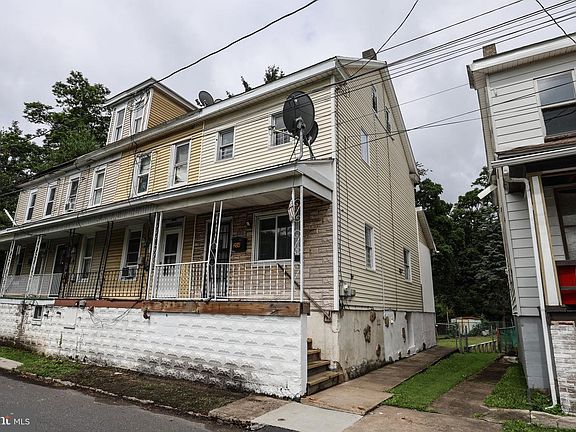 2nd image of 204 3rd St