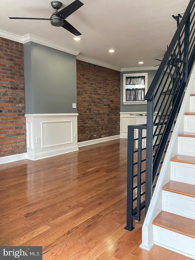 2 bed, 1.0 bath, 1100 sqft, $1,900 — Photo 2