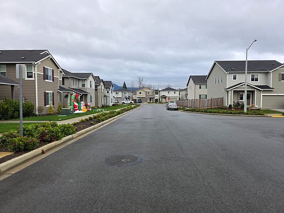 Wide roads with pleasant atmosphere