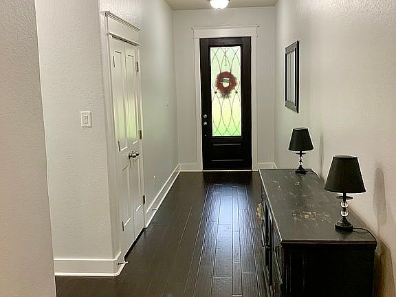 Front entry/hall