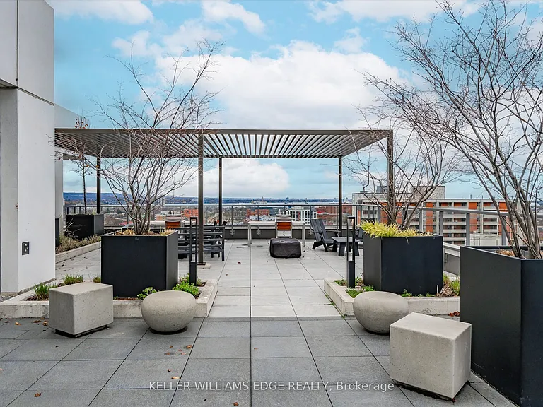 212 King William St E #418 — Photo 36