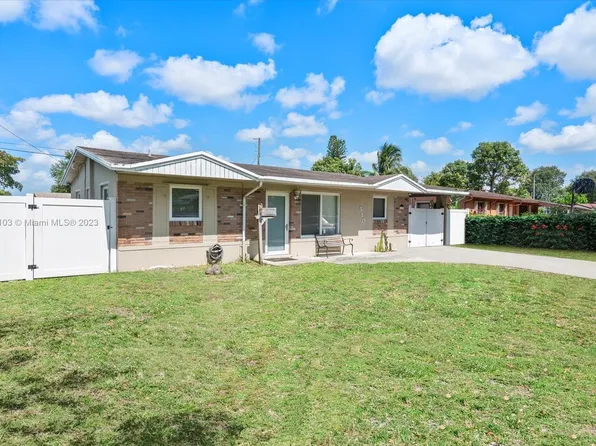 510 SW 68th Blvd, Pembroke Pines, FL 33023