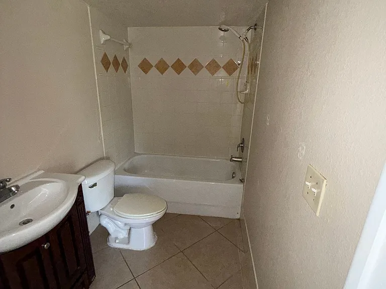 117 N Evergreen Ave #105 — Photo 6