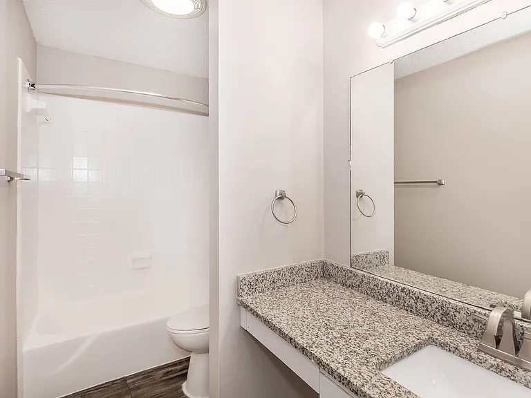 Townhouse West — Photo 8