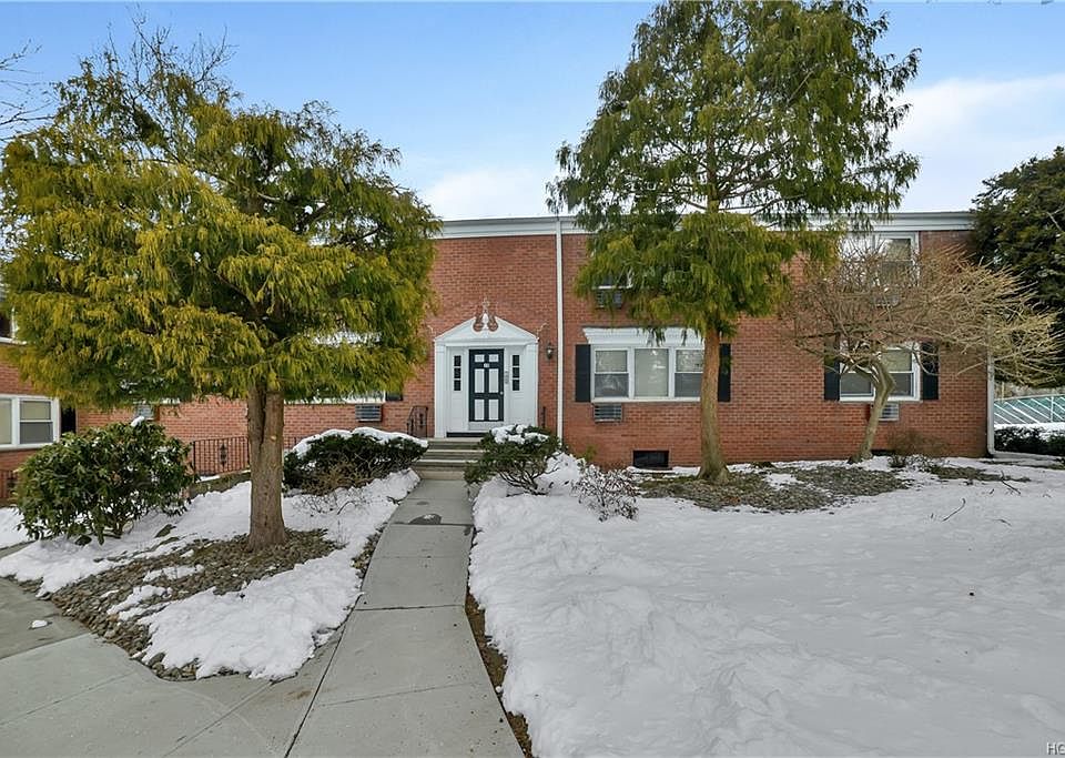 1st image of 10 Sussex Ct APT 213